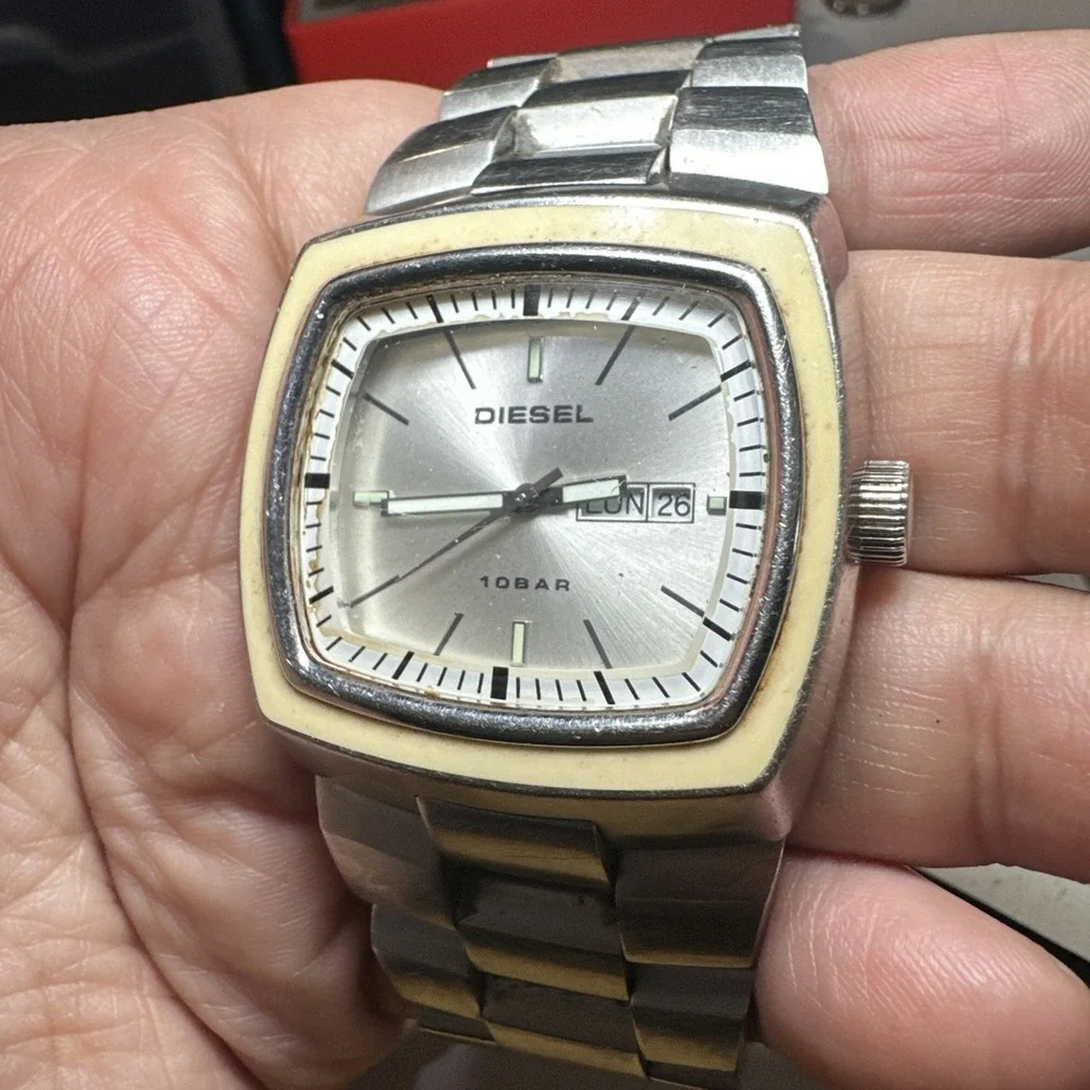 VTG Diesel Mens 10 Bar Watch Quartz  DZ-4063 Heavy Steel 40mm Fit 7in FOR REPAIR